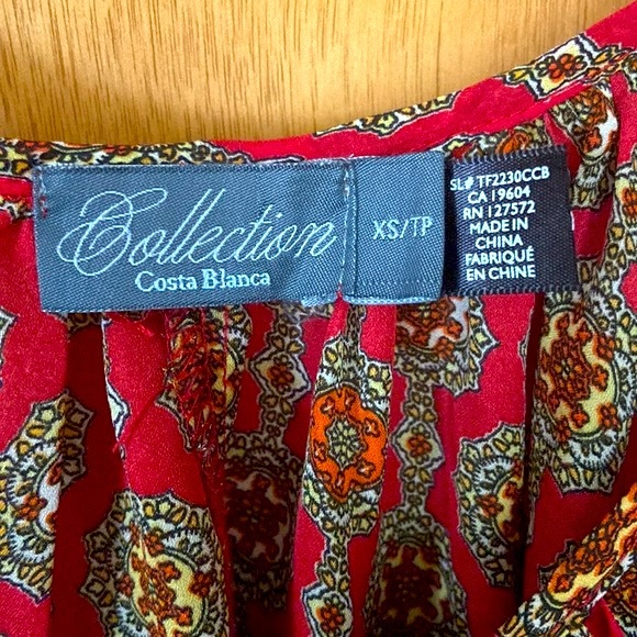 Red lightweight top w/ bat-wing sleeves.😍 - Picture 3 of 3